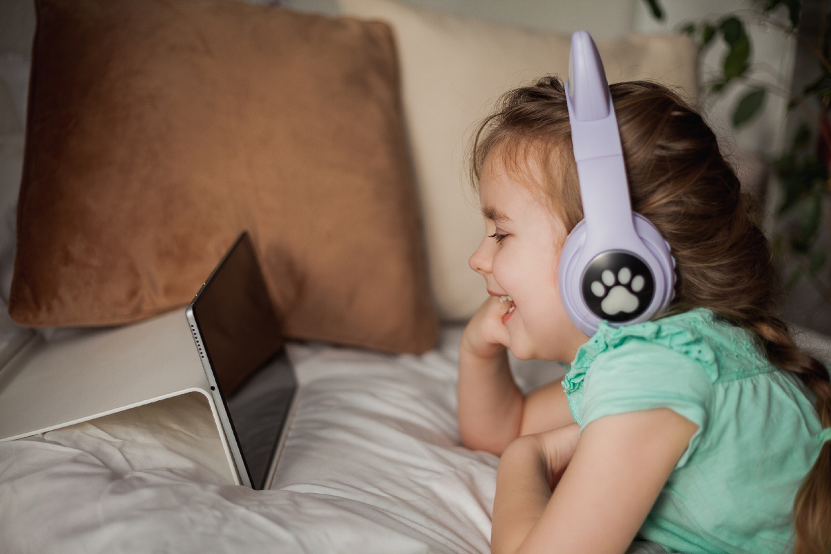 Во время обстрелов ВСУ отец включал девочке мультики
