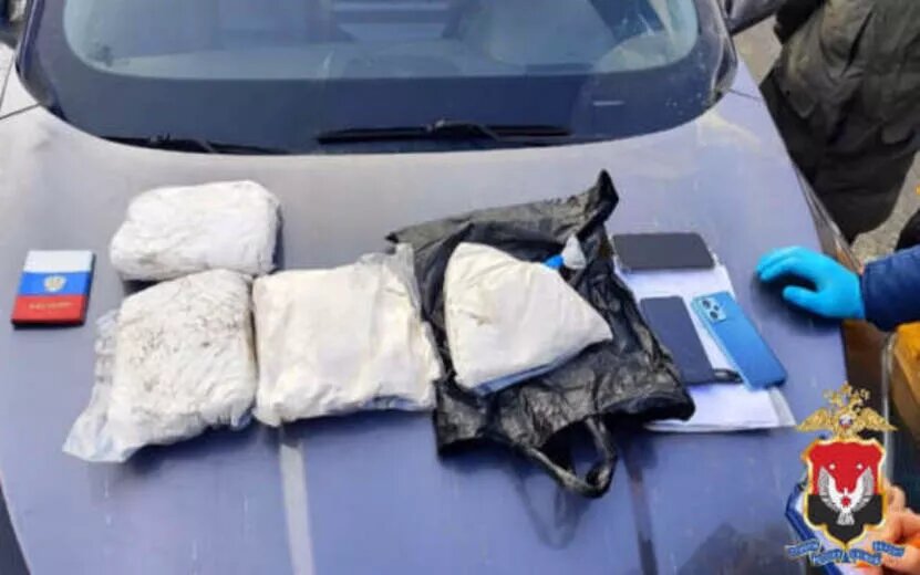    В Удмуртии задержали наркокурьера с почти 4 кг синтетических наркотиков