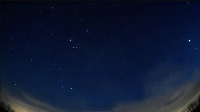 В январе этого года в небе уже можно было наблюдать парад планет, как на этом снимке: Марс — слева, Юпитер — в центре, Сатурн и Венера — справа