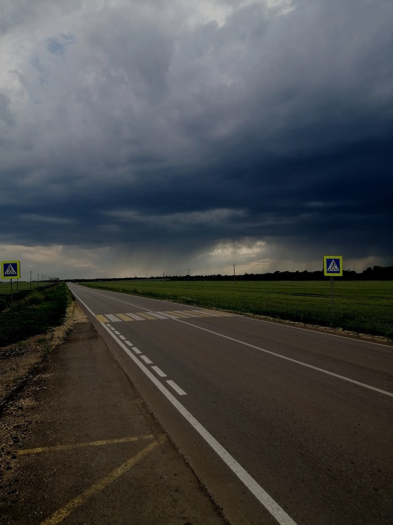 Или, например, как же за рулём не ругаться!? И это распространено не только среди маргиналов