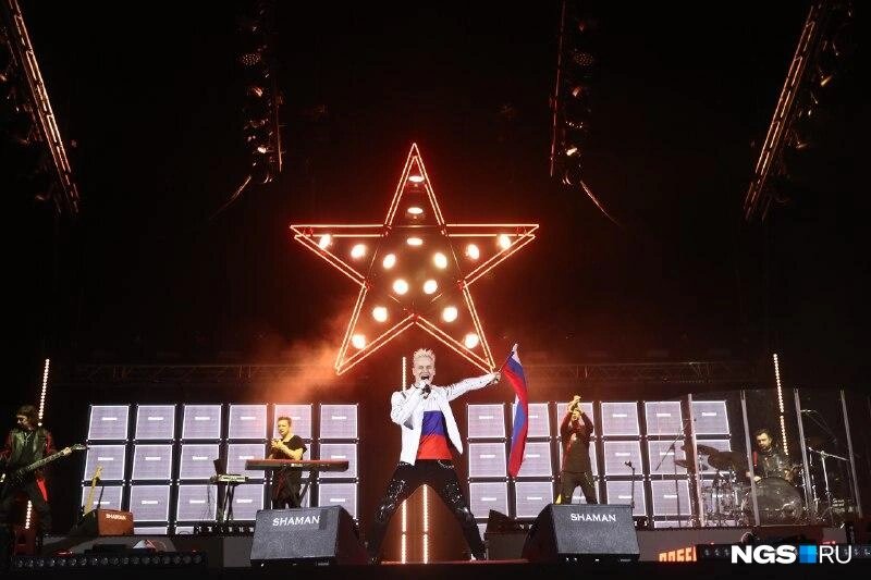 Фото автора. Шаман. Начало концерта "Победа!"