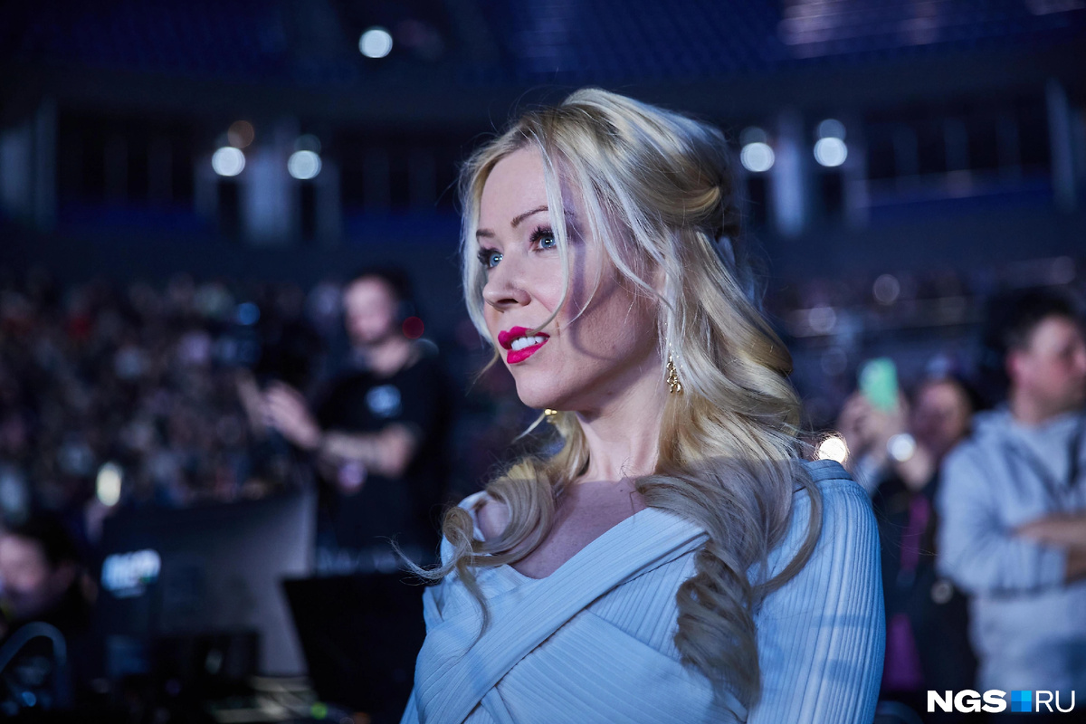 Фото из открытых источников. Екатерина Мизулина поддержала концерт Шамана не словом, а своим присутствием.