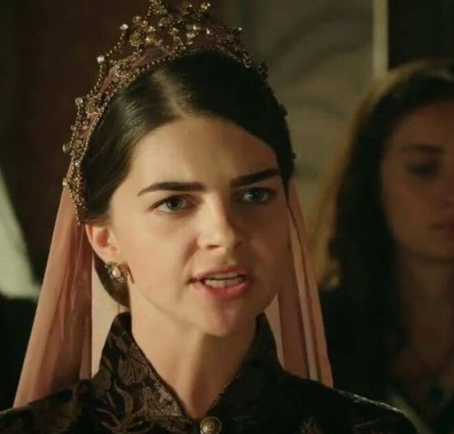 Михримах Султан узнает о болезни дочери.