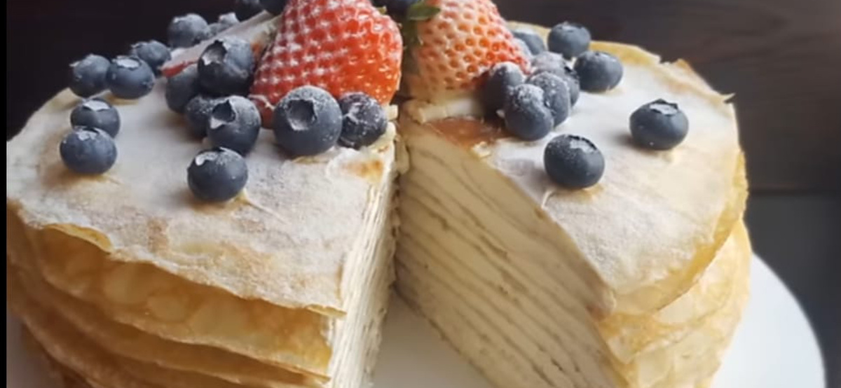 Сверху ягоды