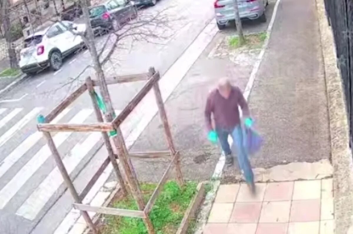    Задержанных за нападение на консульство РФ в Марселе французов арестовали