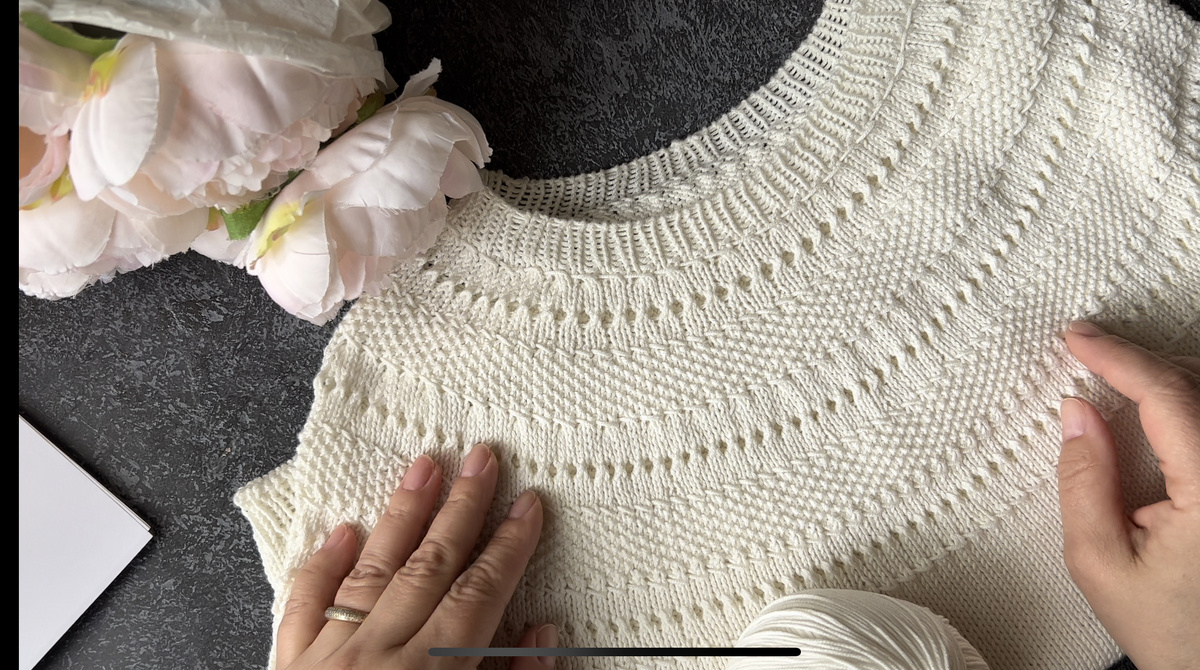 этот топ вязала довольно давно для Саши