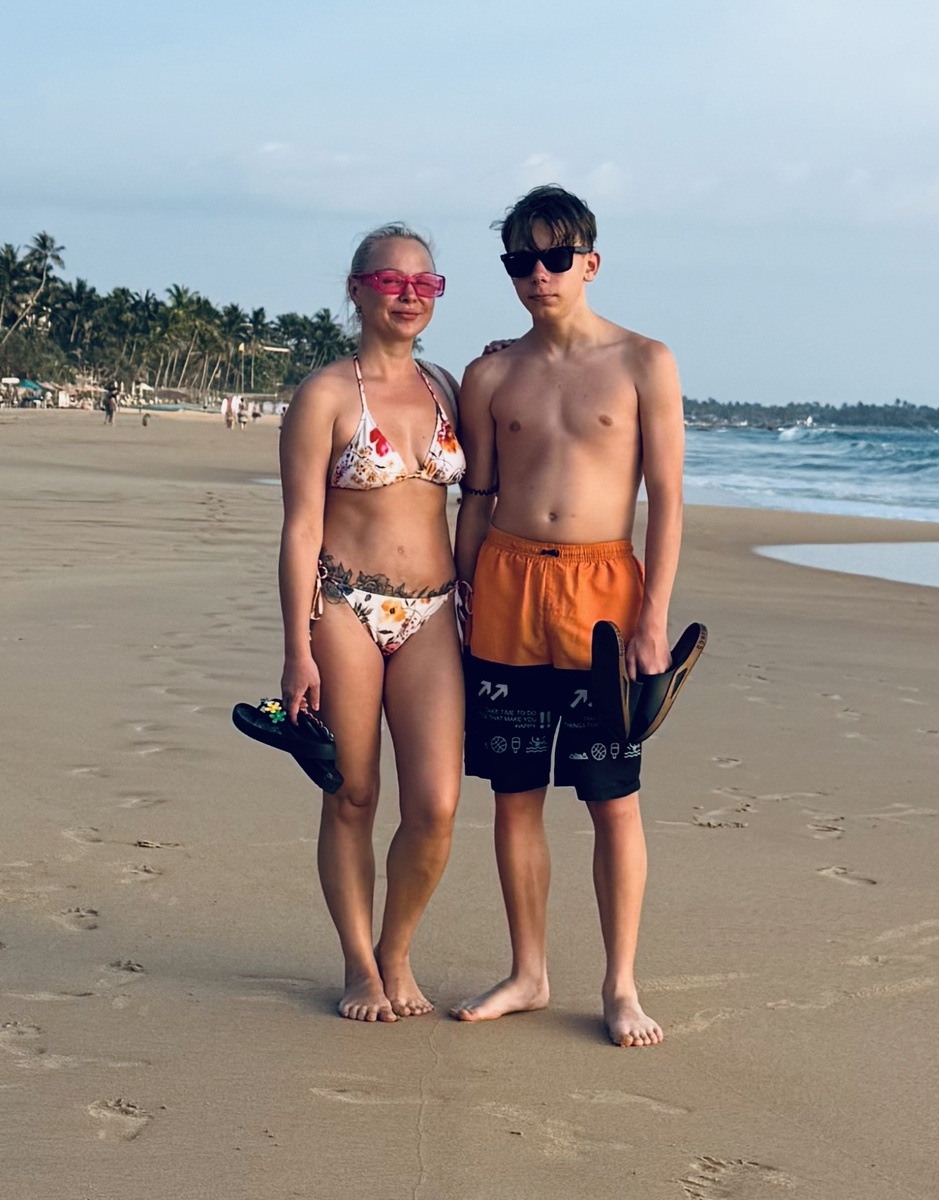 Выпросить совместное фото, отдельное искусство.  