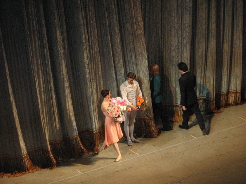 Вынесли цветы