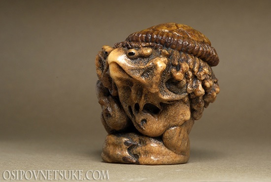 Хорошо видно, что мастер старался как можно меньше обрабатывать материал, намечая лишь самое необходимое.