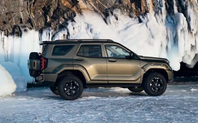 В отличие от Tank 300, пластик на Tank 400 окрашивает в цвет кузова. Расширители арок крепятся к металлическому каркасу красивыми стальными винтами (Фото: Tank)