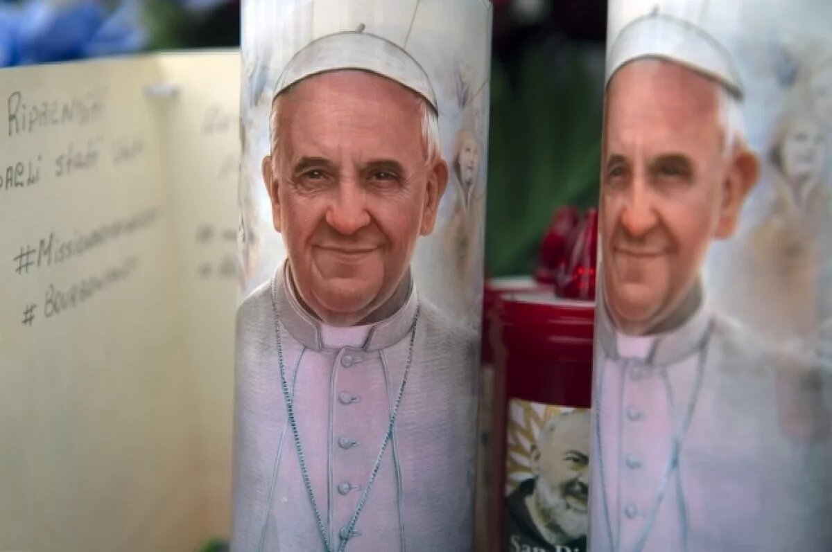    В Ватикане сообщили, что состояние Папы Римского остается критическим