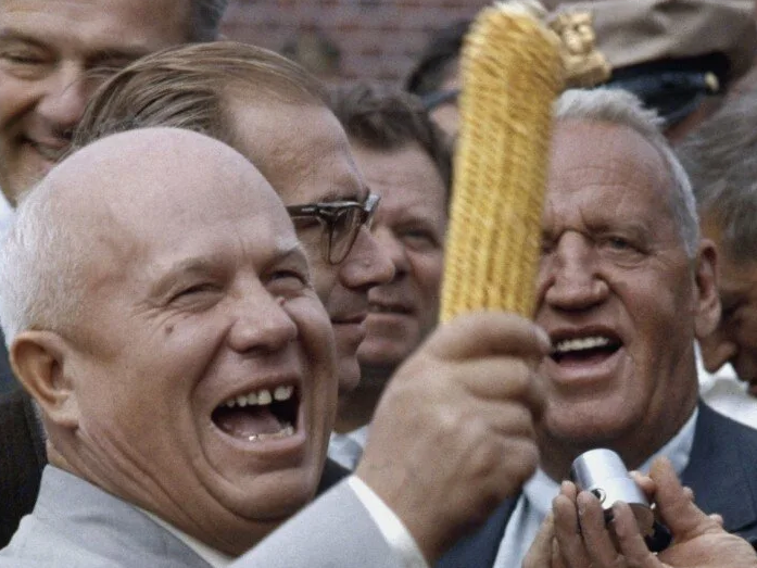 Хрущев с кукурузой