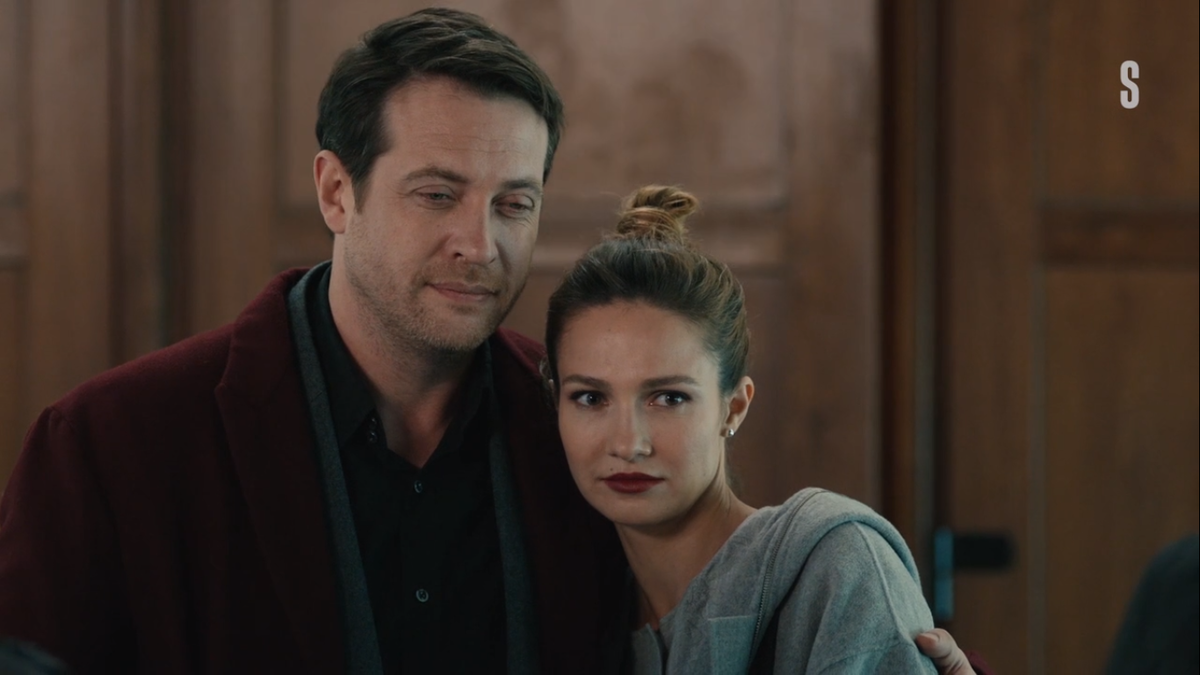 Кадры из картины "Никто не узнает". Листаем.