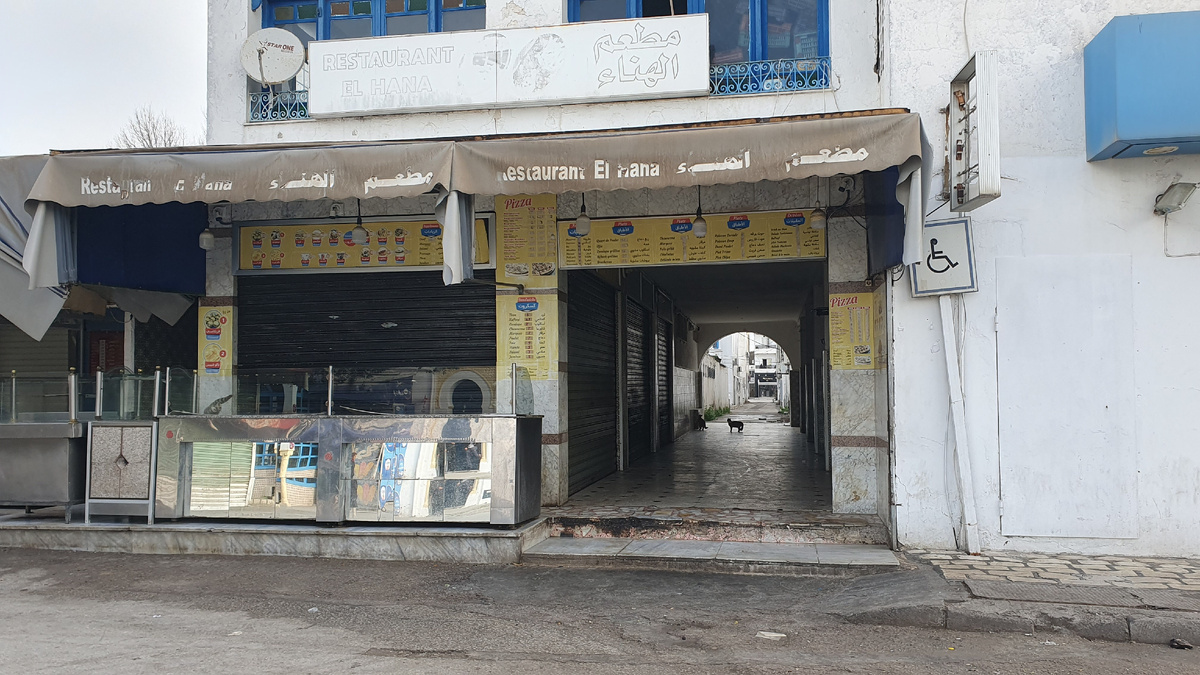 Заведение днём закрыто, но откроется после захода солнца