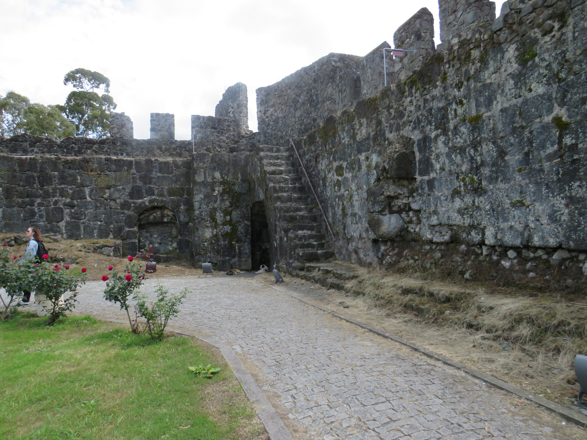 Стены крепости Гонио сохранились со времен Римской Империи