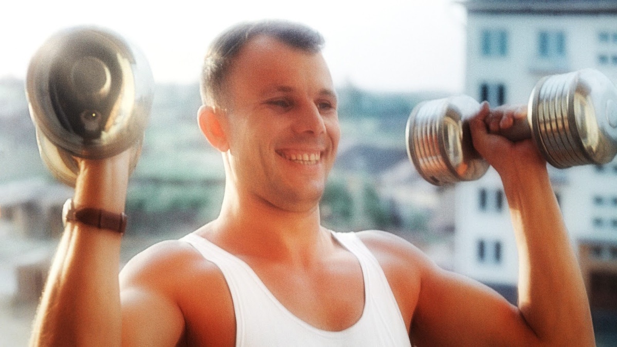 Это упражнение любил сам Юрий Гагарин. Ну, вы понимаете, почему он стал первым в космосе.
