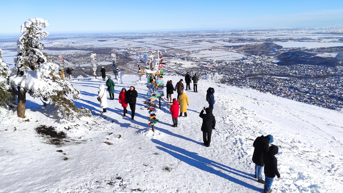 Людей на Машуке прибавилось. Фото: Кирилл Полиенко/Polienko: путешествуем вдвоём