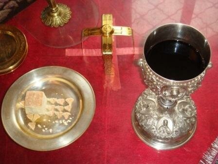 Богослужебное Поминовение в алтаре.