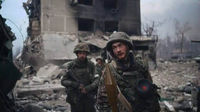 ЕЩЕ КОЛОТЯТ В БАРАБАНЫ