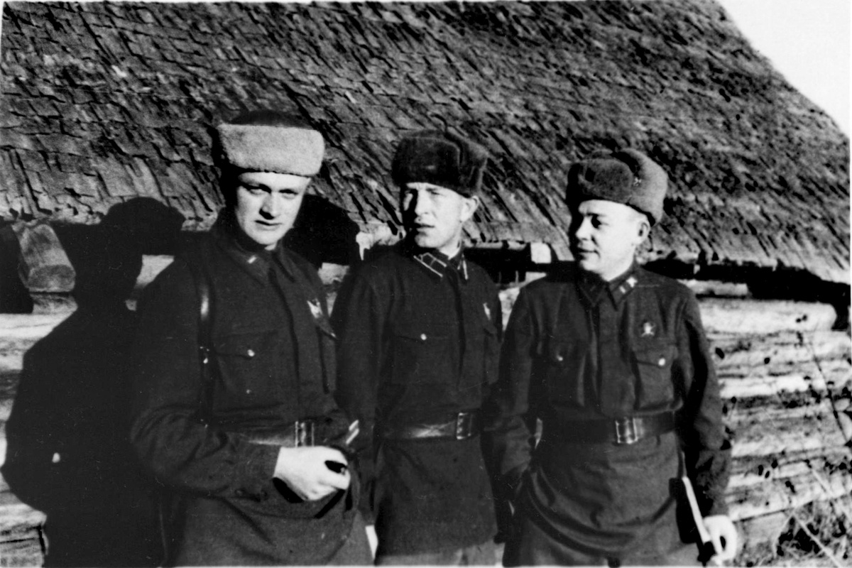 Комбриг Герман А.В. (слева), ЦГАИПД СПб Ф. 116-л Оп.16 Д.1672