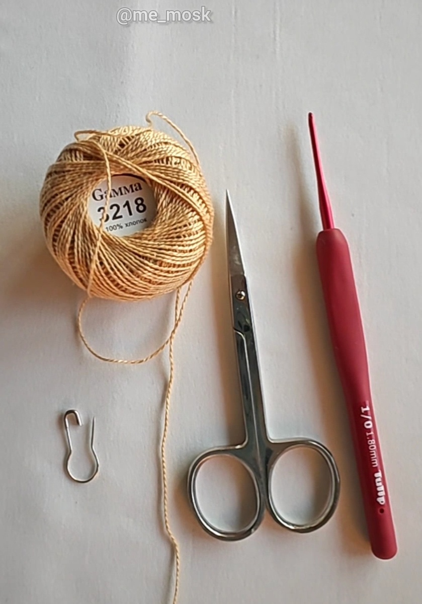 Понадобится: крючок, пряжа, ножницы, маркер, игла, катуш.нить, бисер.