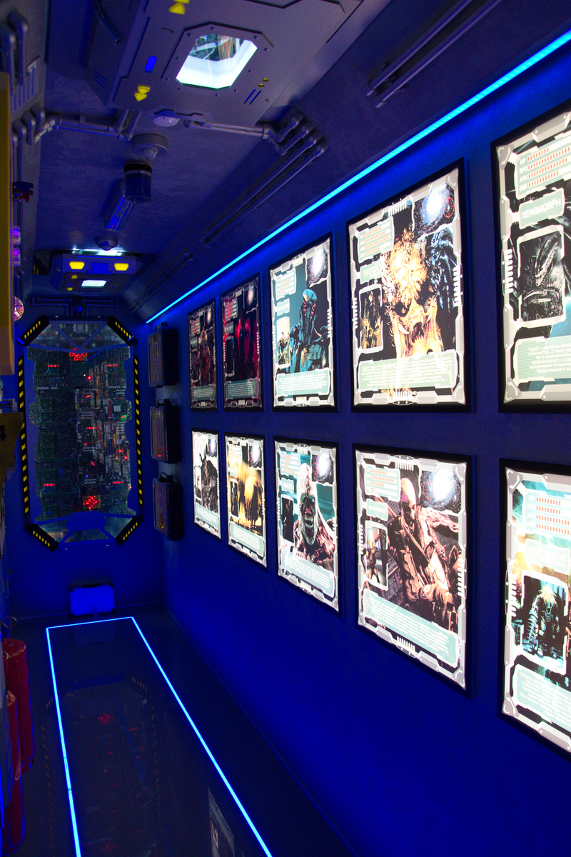 Напротив экранов тоже номера. Фото Сергея Малышева.