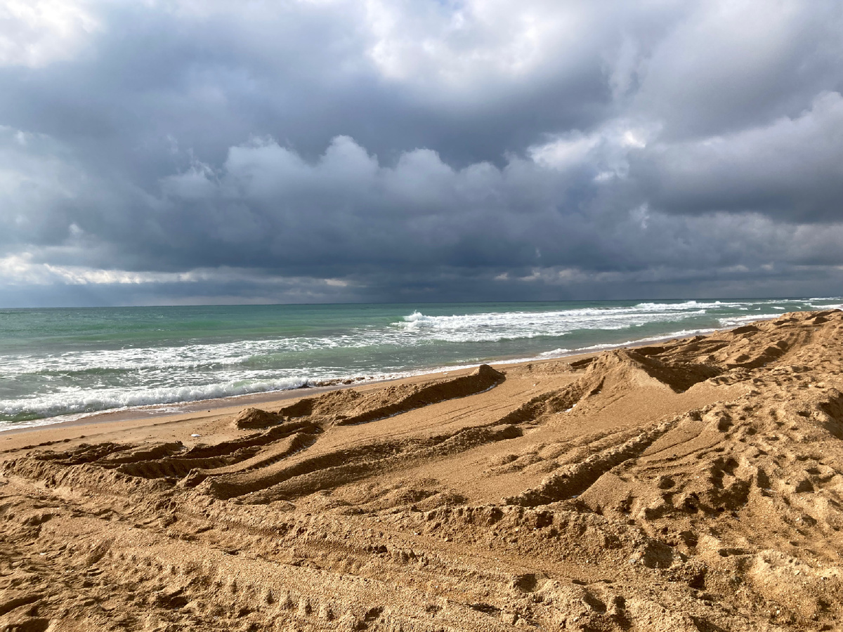 Пляж в Витязево издалека