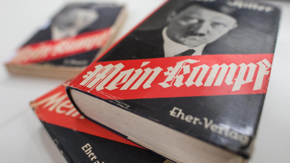 Адольф Гитлер «Mein Kampf»  («Моя борьба»)