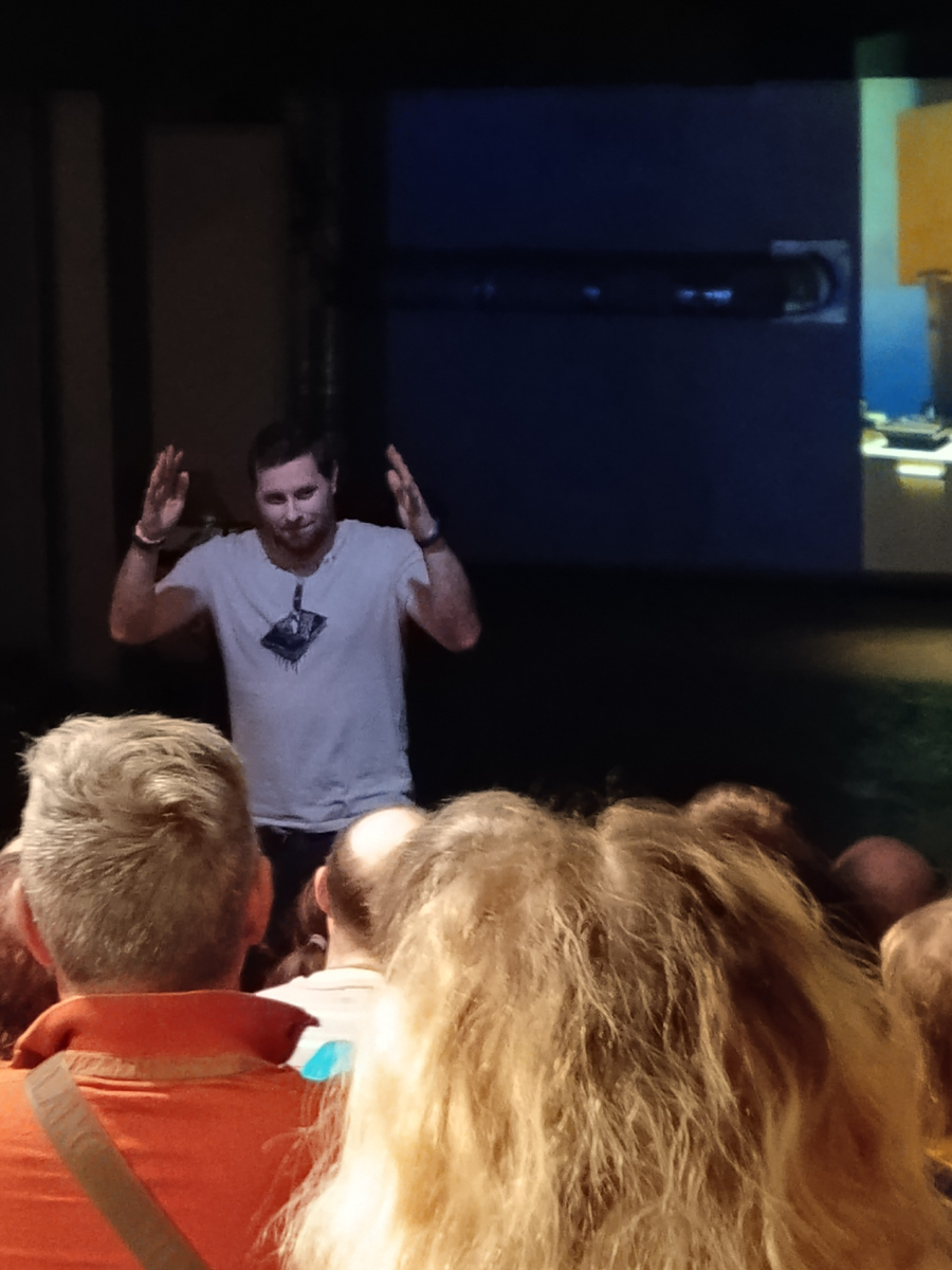 Режиссёр Каганович и его вступительное слово.