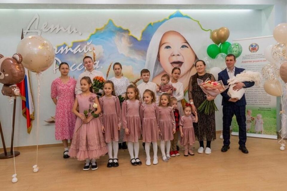    Многодетная семья Брит. Источник: t.me/n_oskina22/2299