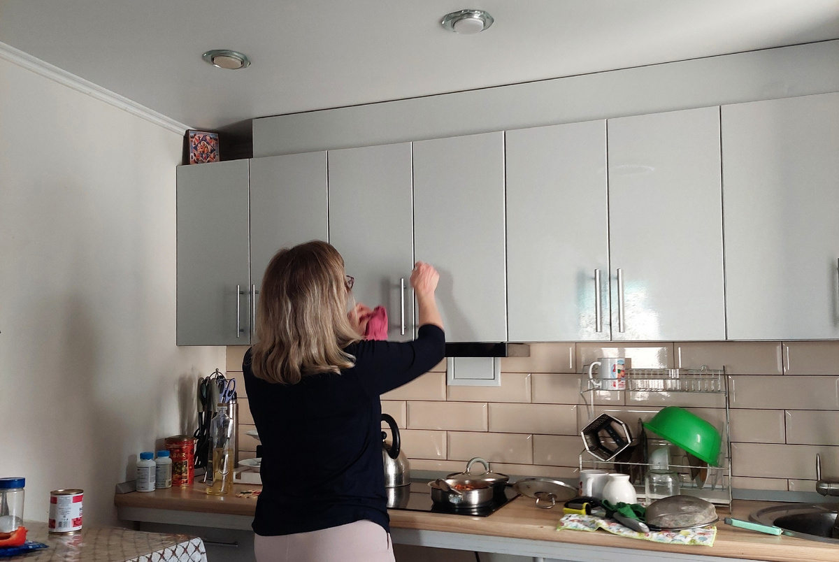 Оля на кухне