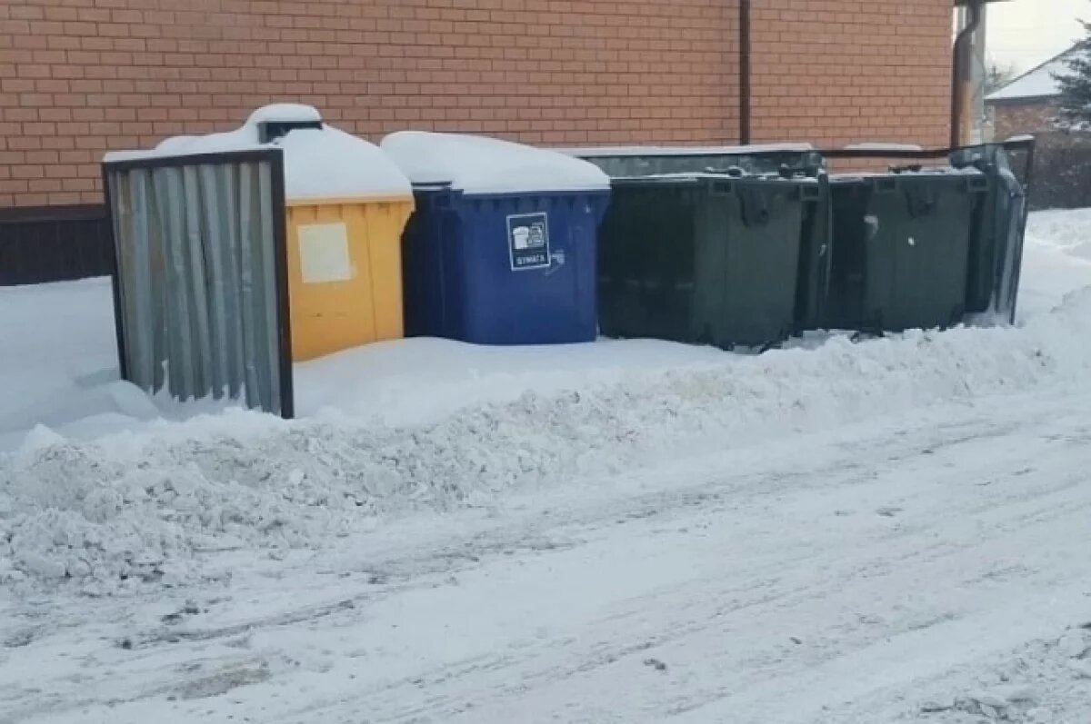   Контейнерные площадки Оренбурга оказались в снежном плену
