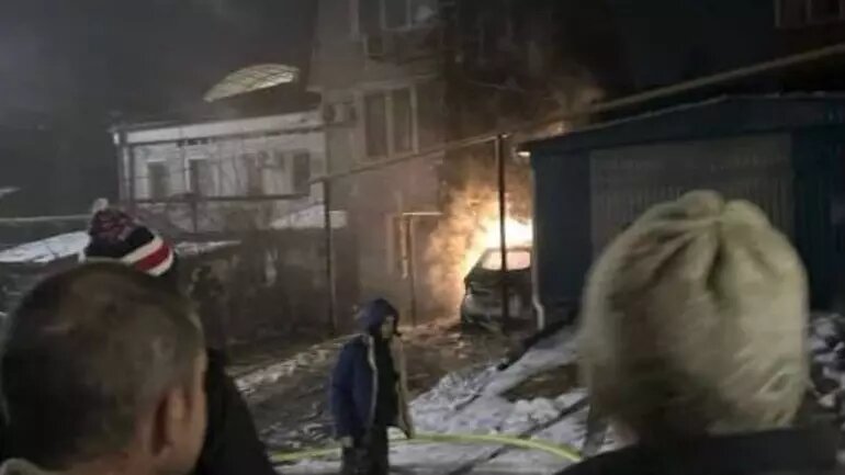 В Темрюкском районе обломки сбитых БПЛА повредили частные дома. Фото: Mash