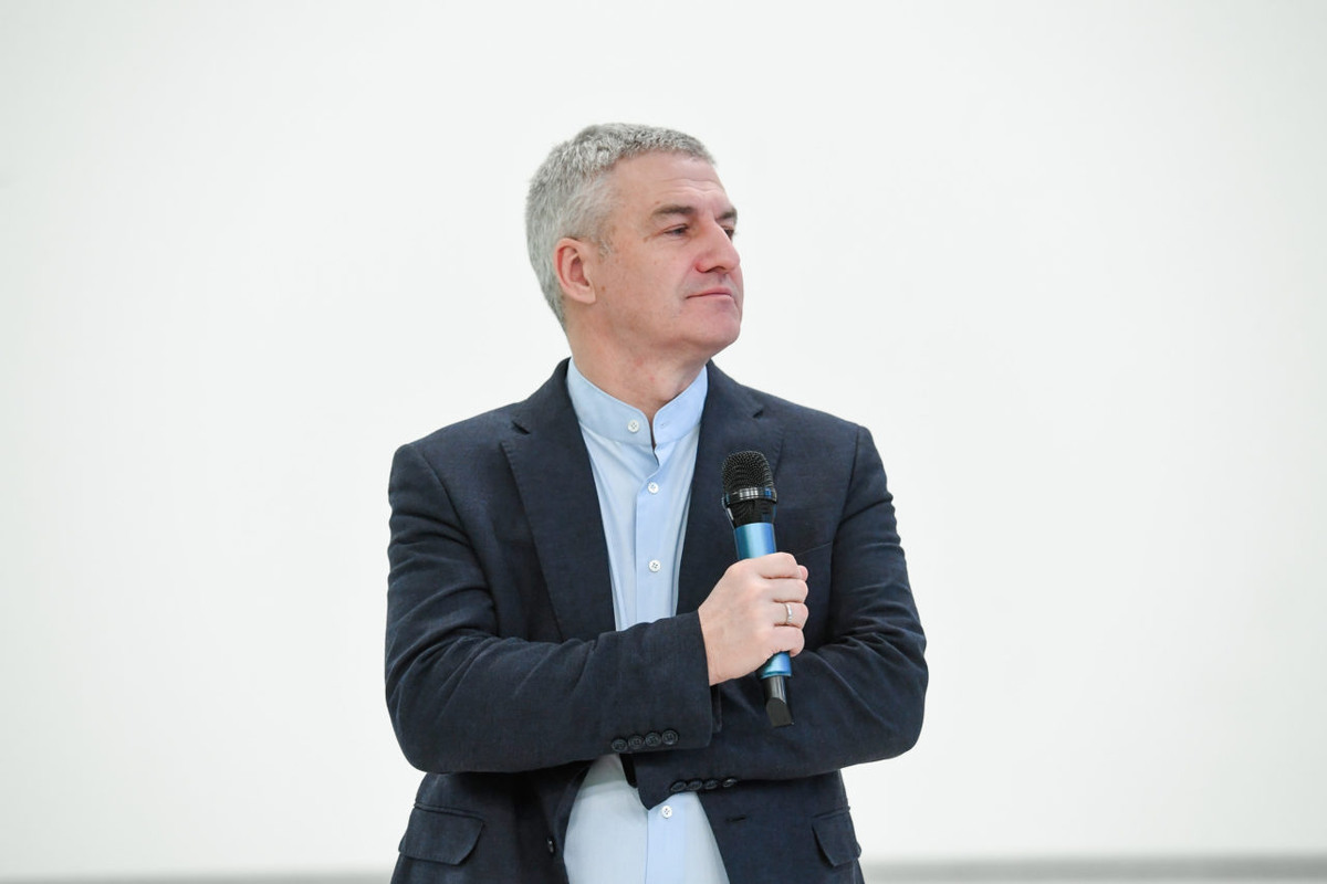    Артур Парфенчиков на встрече с жителями Суоярвского округа. Фото: «Республика» / Оксана Кудряшова