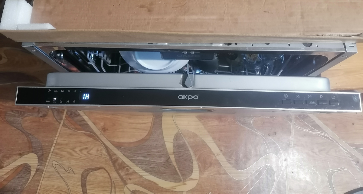 Моя ненаглядная помощница встраиваемая, но так как в ближайшем будущем планируем делать ремонт, пока стоит сама по себе