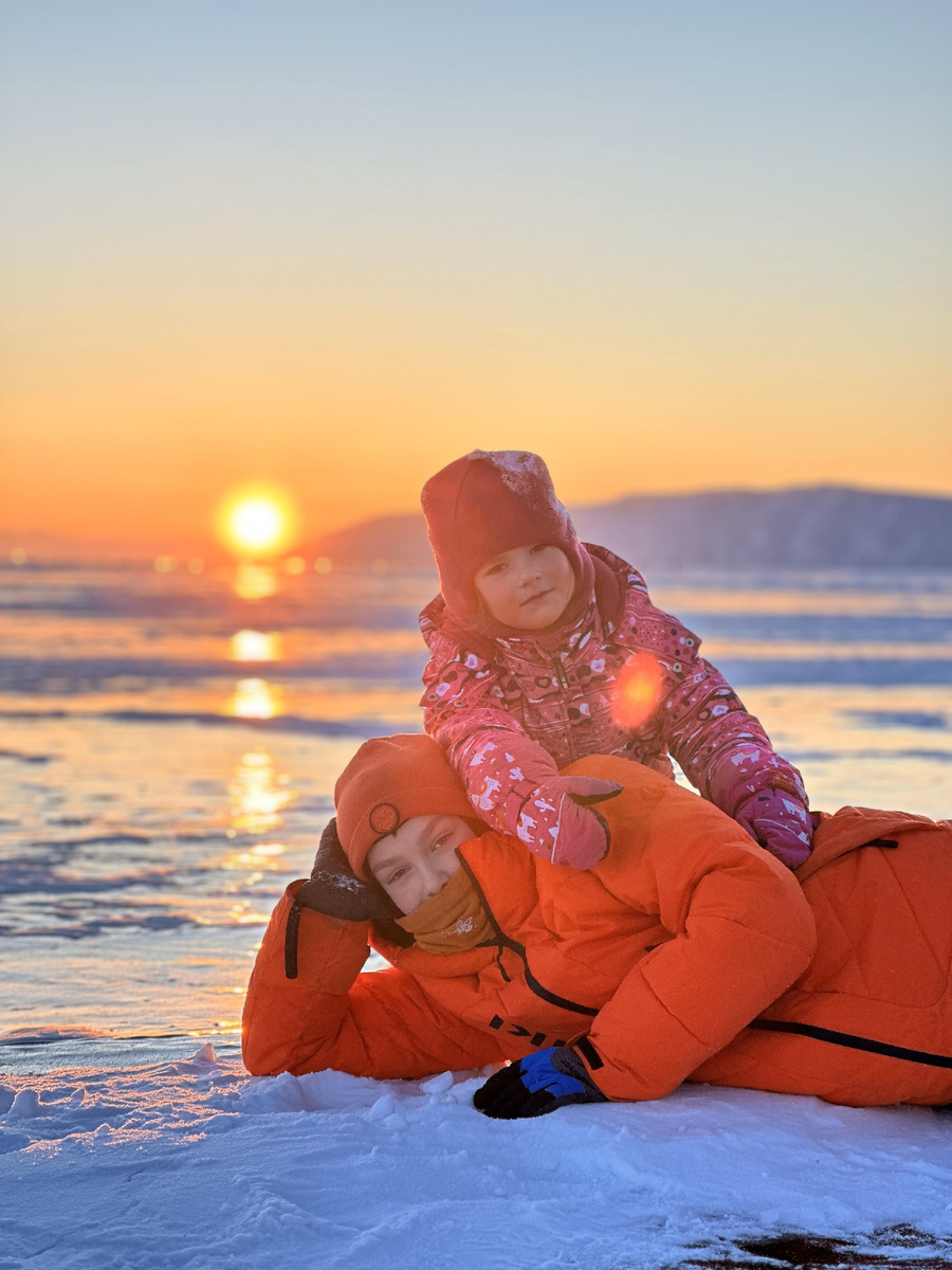 Первый день и сразу красивый закат на Байкале