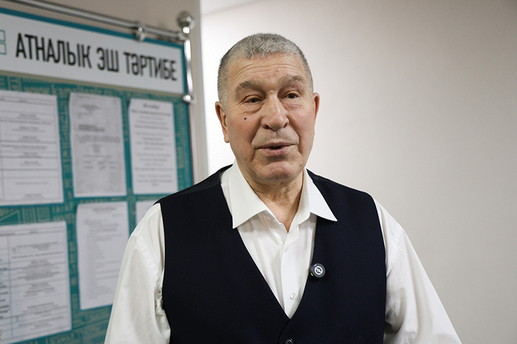    Асхат Хисматов: «Когда мы переехали в нынешнее здание Камаловского театра в 1986 году, то вместе играли в спектакле «Зәнгәр шәл»