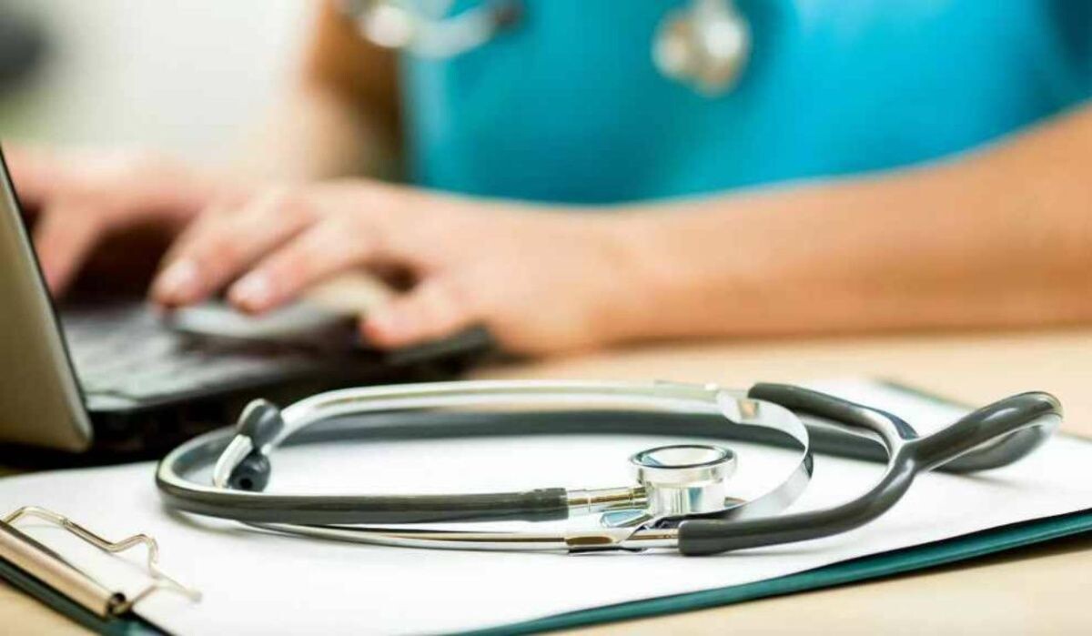     Врач. Источник: ria.ru Автор фото: Oksana Kuzmina