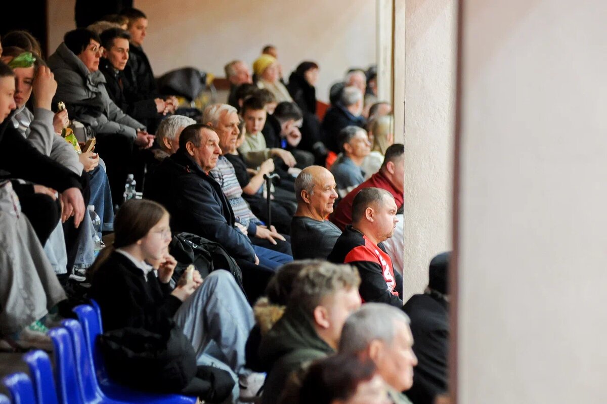 Многочисленные болельщики «Юности» были настроены только на победу!