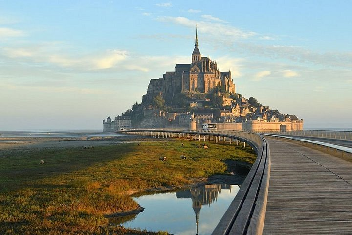 Мон-Сен-Мишель https://www.tripadvisor.ru/Tourism-g196646-Mont_Saint_Michel_Manche_Basse_Normandie_Normandy-Vacations.htm