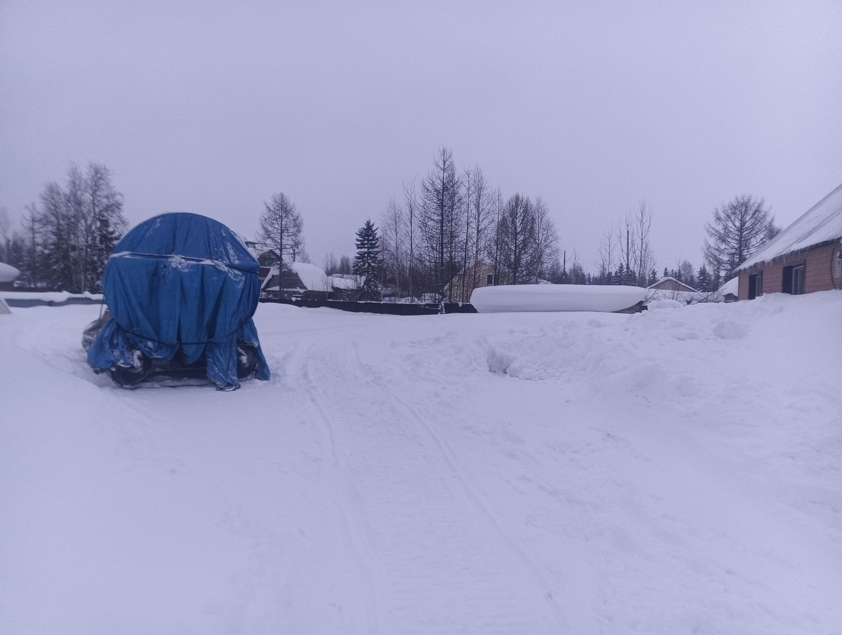 Плохо видно но яма получилась мне по пояс.
