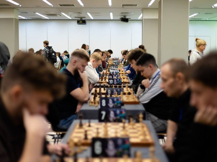     Лучшими среди мурманских шахматистов стали Валерий Переверзев (5-е место в блице) и Андрей Казунин (5-е место в быстрых шахматах). фото: пресс-служба Минспорта Мурманской области.