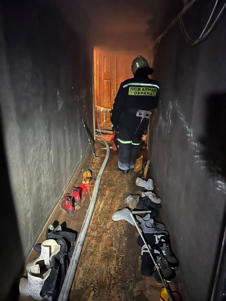    В Югорске на пожаре в многоквартирном доме погиб человек