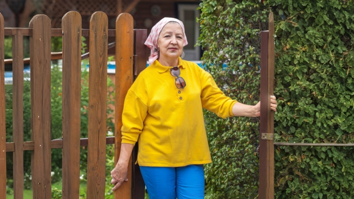 Огурцы и розы