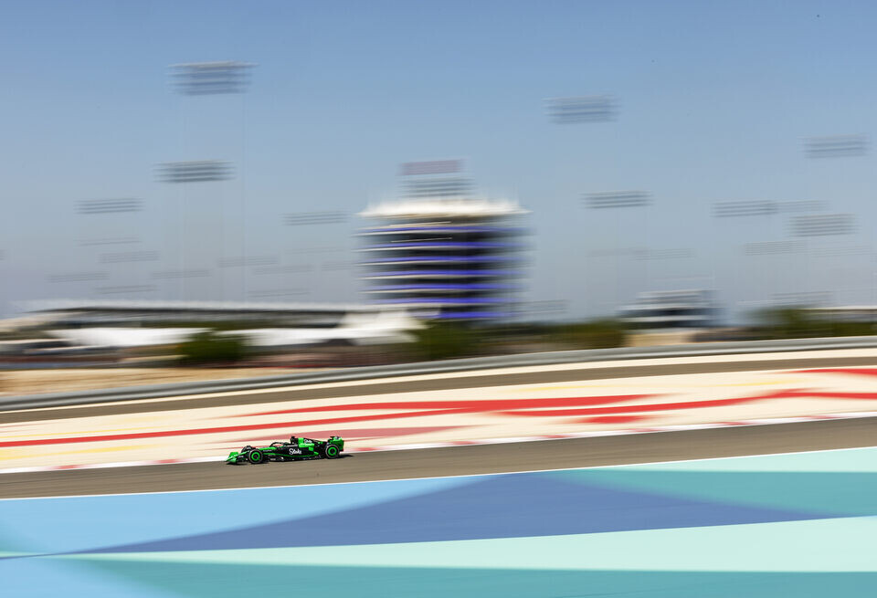    Трансляция первого дня зимних тестов Формулы 1 в БахрейнеSauber Group