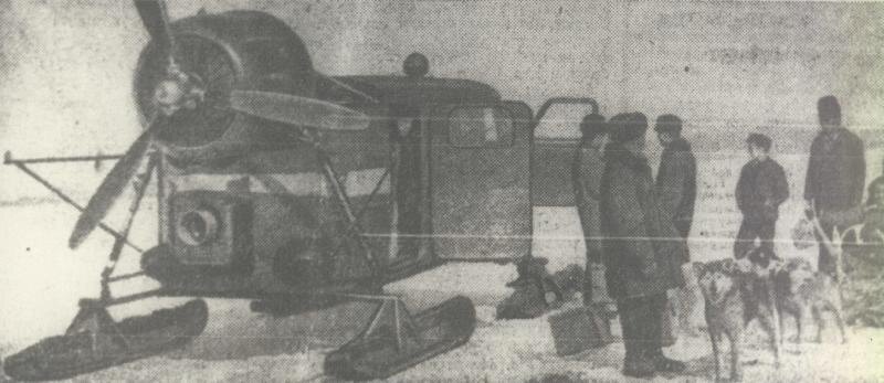 Фотокопия. Доставка почты на аэросанях в с. Булава, Нижнего Амура Хабаровского края. 1925-1930. В правом нижнему углу – собачья упряжка.