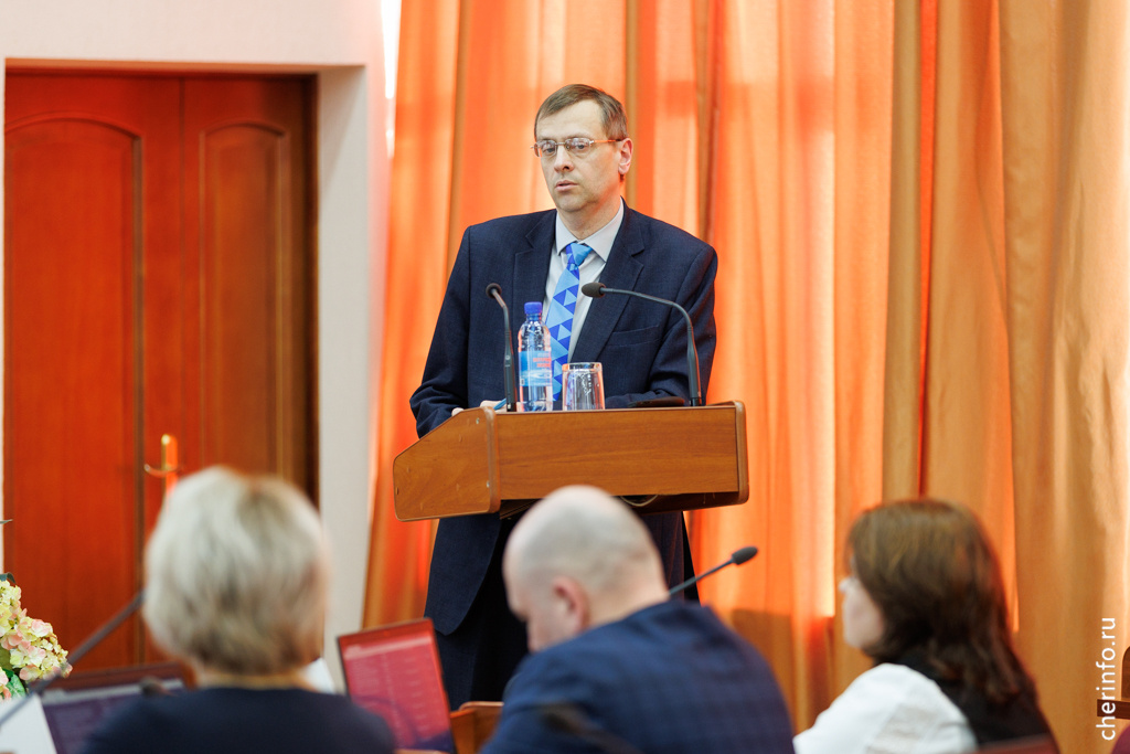    Об этом сообщил начальник отделения занятости населения по Череповцу и Череповецкому району Андрей Фадин на заседании Гордумы.