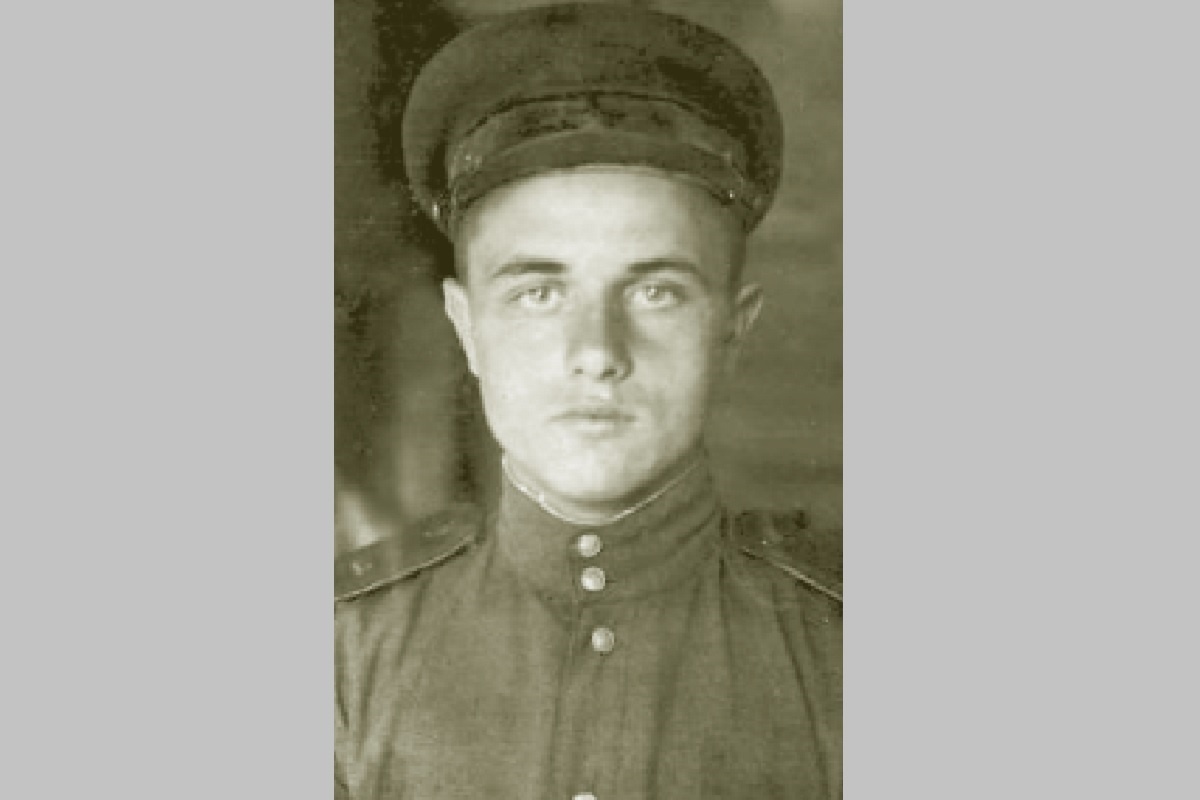    Потомки Ивана Александровича Седова с трепетом хранят его фото в своём семейном альбоме