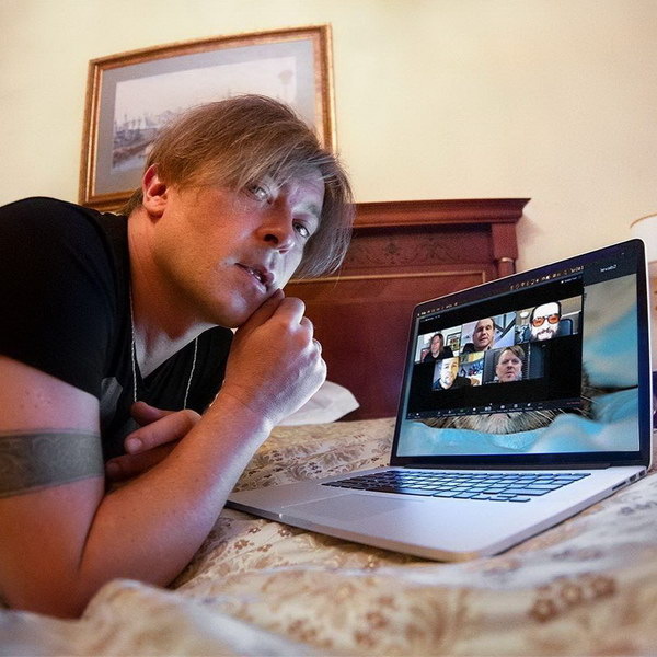     Дверь квартиры Лёвы Би-2* подожгли в Москве