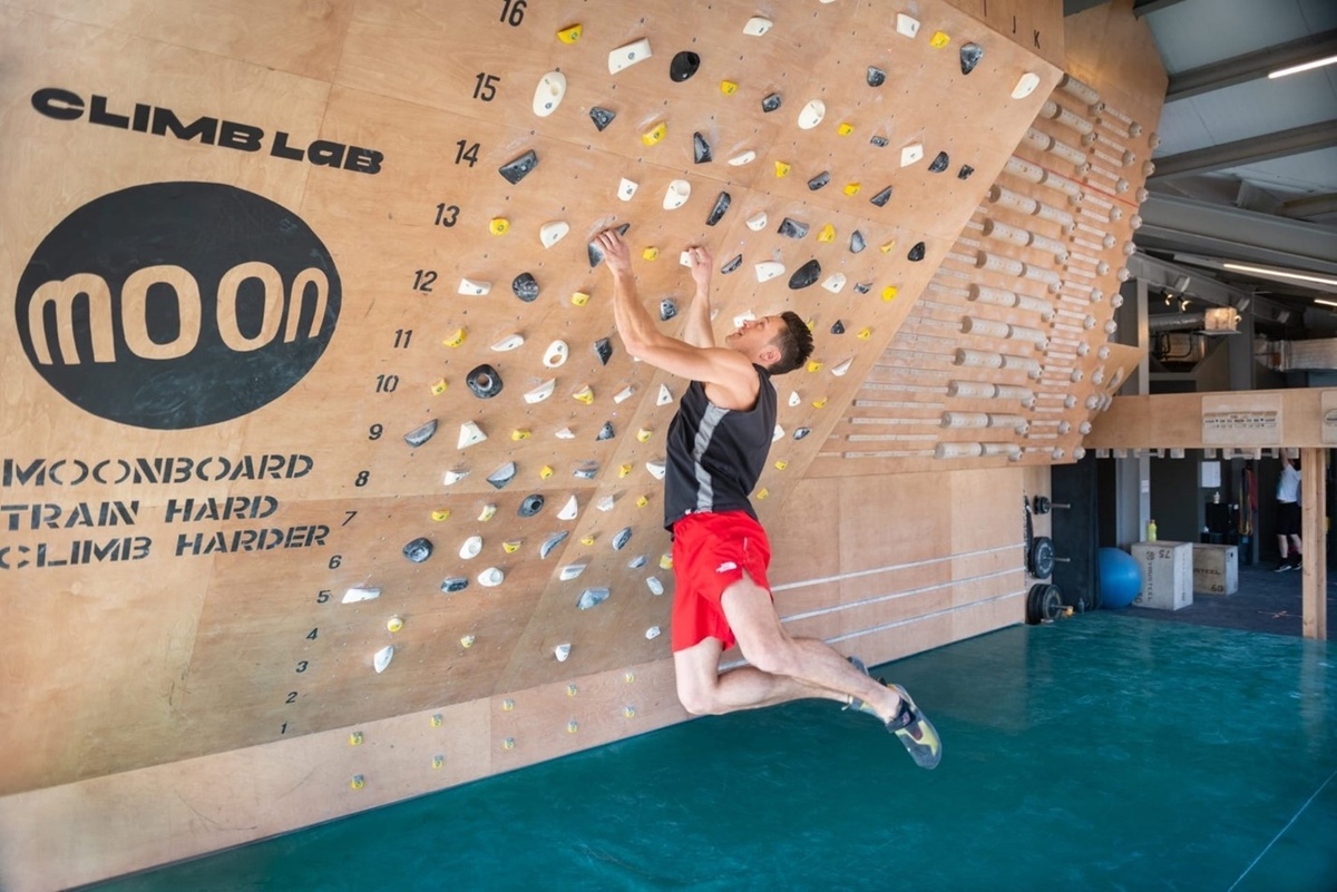 The Climbing Lab в промышленном парке Kirkstall